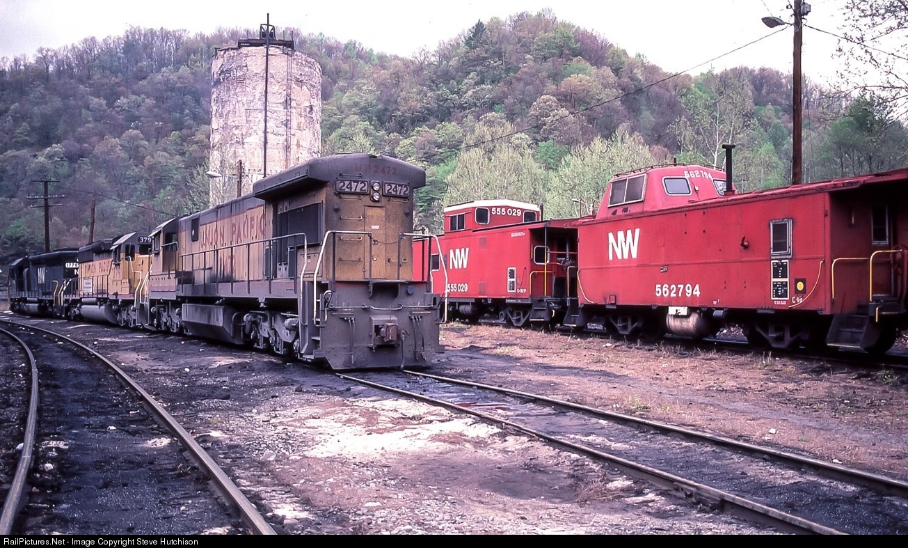 Here’s a couple of NW cabooses - #555029, center cupola, & #562794, offset cupola, Wilco, WV, 1985.